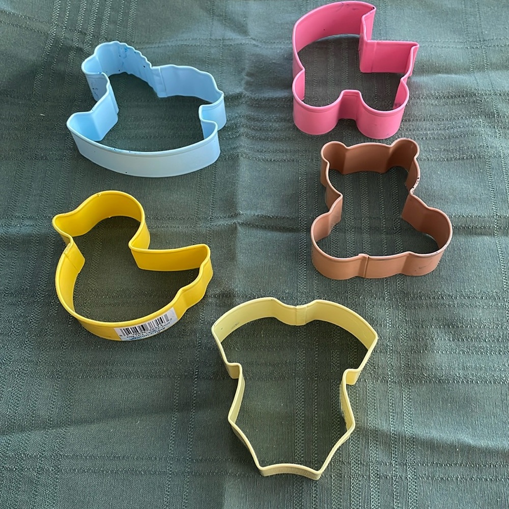 Wilton baby shower themed cookie cutters. Good used condition.